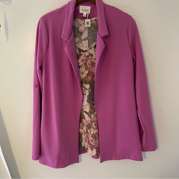 Sew in Love Boutique Floral Wrinkle Free Blouse Size Medium - Picture 4 of 4